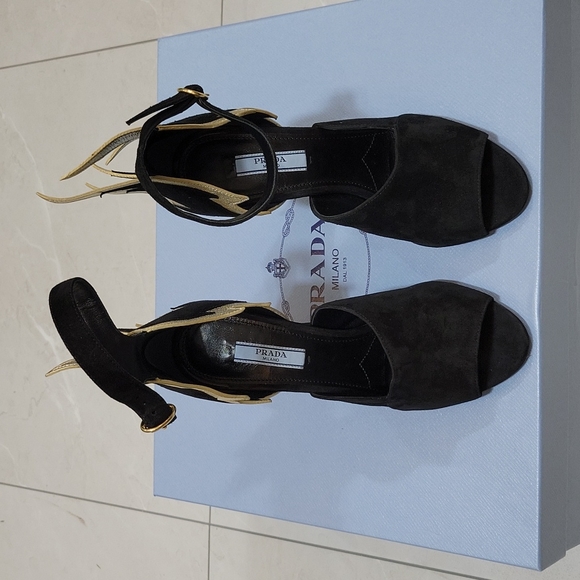 Prada - Picture 7 of 10